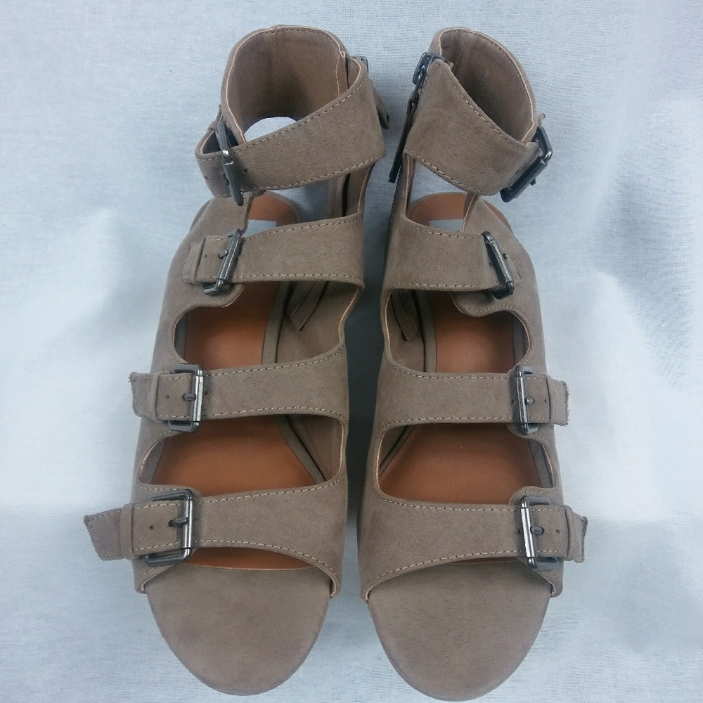*SOLD* DV By Dolce Vita | Tan Wedges - Size 8 - Picture 2 of 8